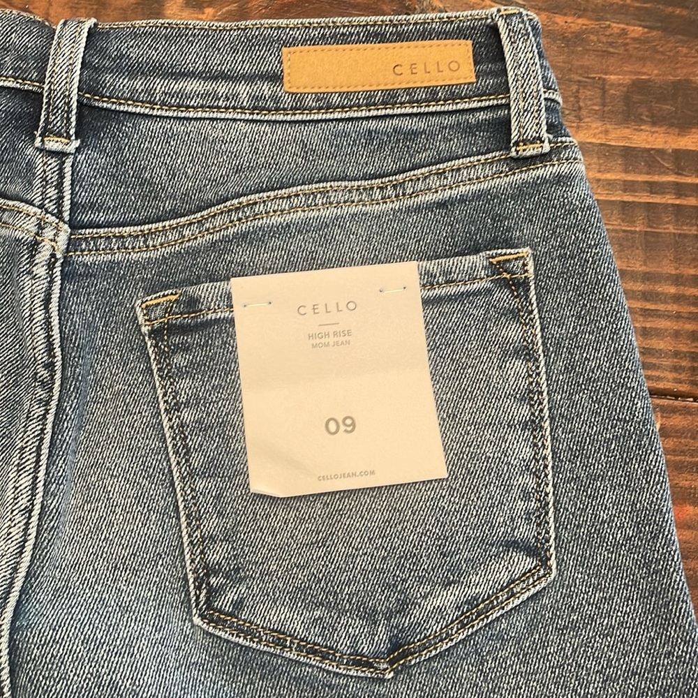 NWT Cello High Rise Mom Jeans 9